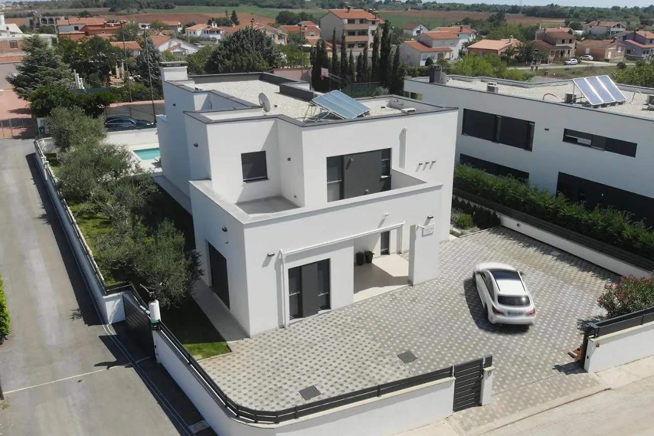 Villa Una In Pula With Heated Pool And Whirlpool