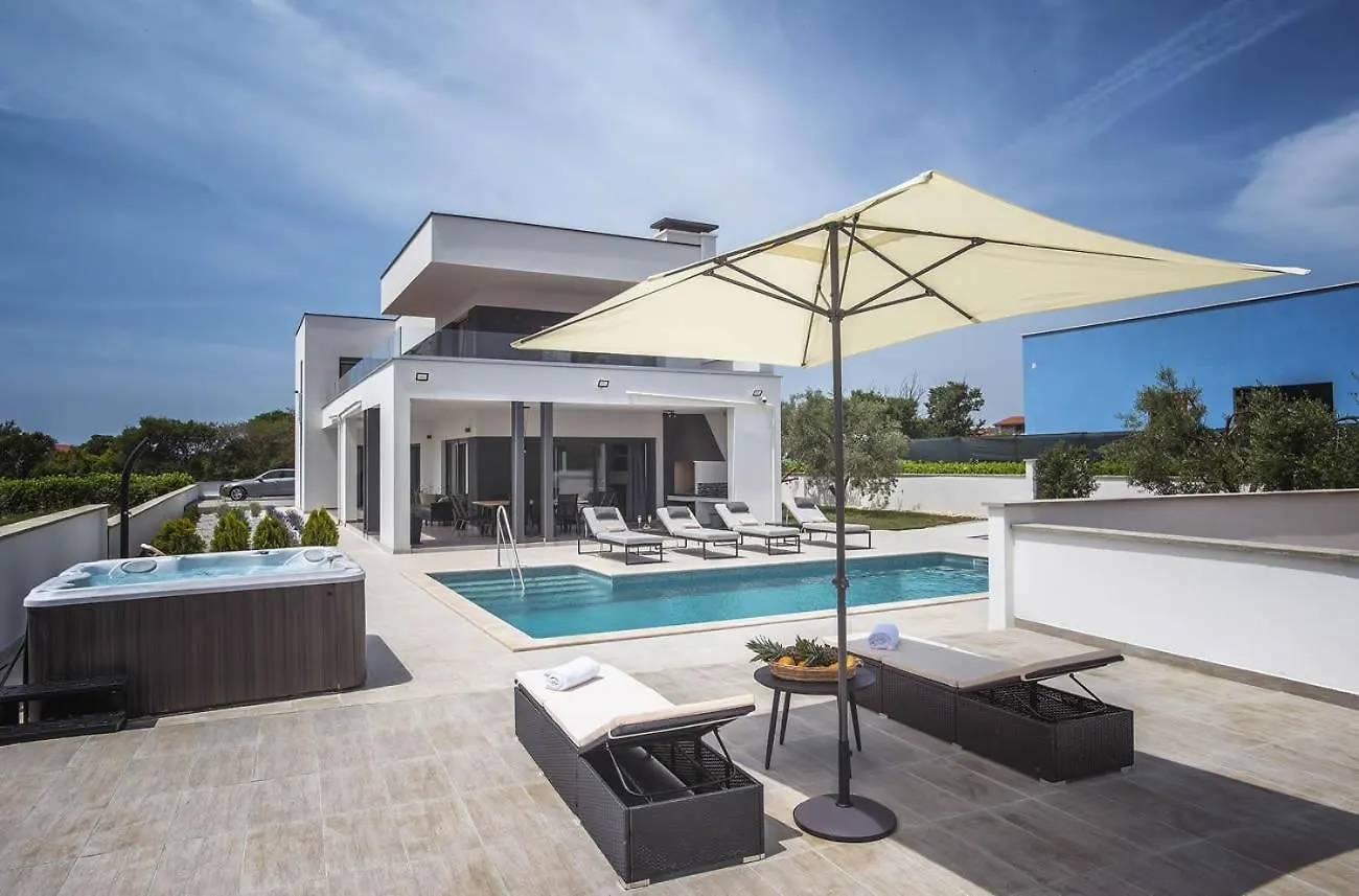 Villa Una In Pula With Heated Pool And Whirlpool